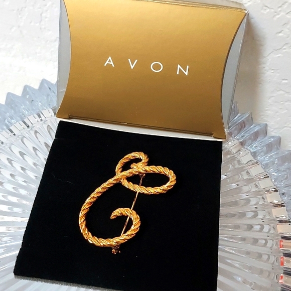 Avon Goldtone Initial C Rope Design Pin Brooch - Picture 1 of 9